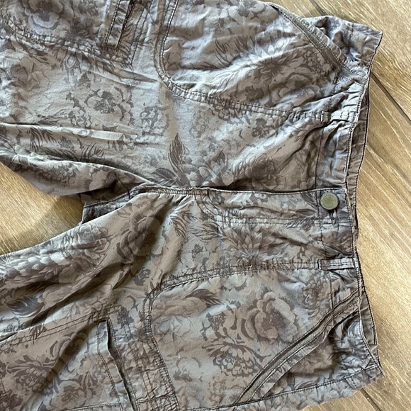 Democracy Flex-Elle t capri pant. Size 12 - Picture 3 of 7